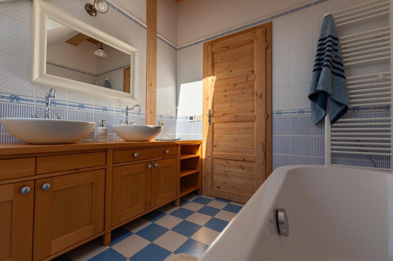 Moderni Sumavska Roubenka S Vyhledem Na Boubin Chalet Vimperk